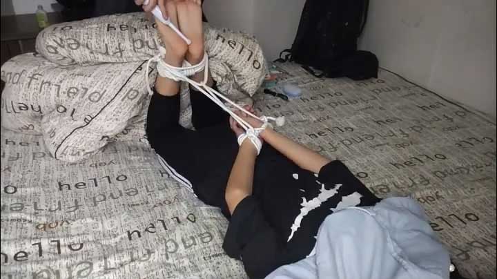 考试成绩不好挠老师脚心视频（家访挠老师脚心帮改分）